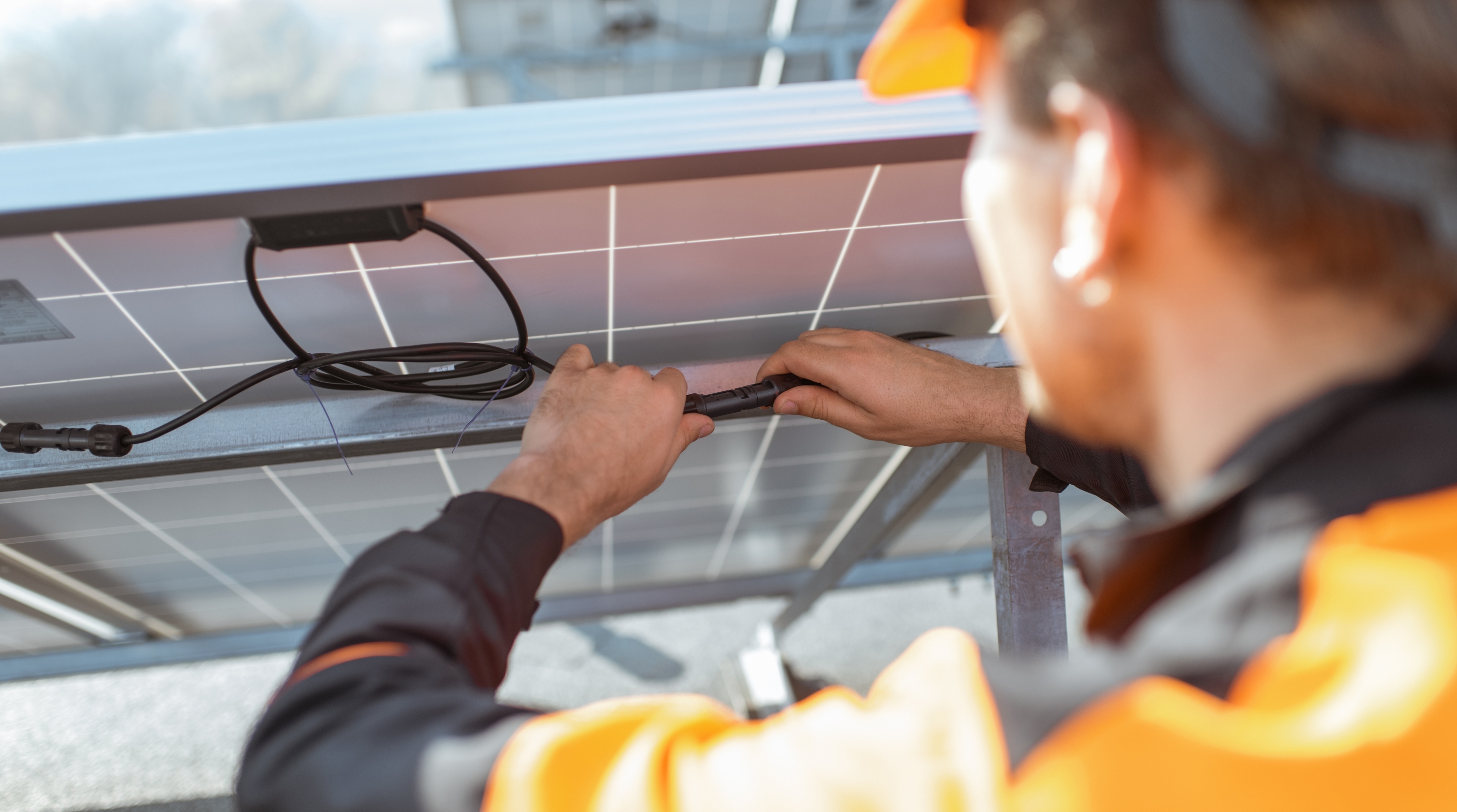 Smart solar power systems optimizing energy usage